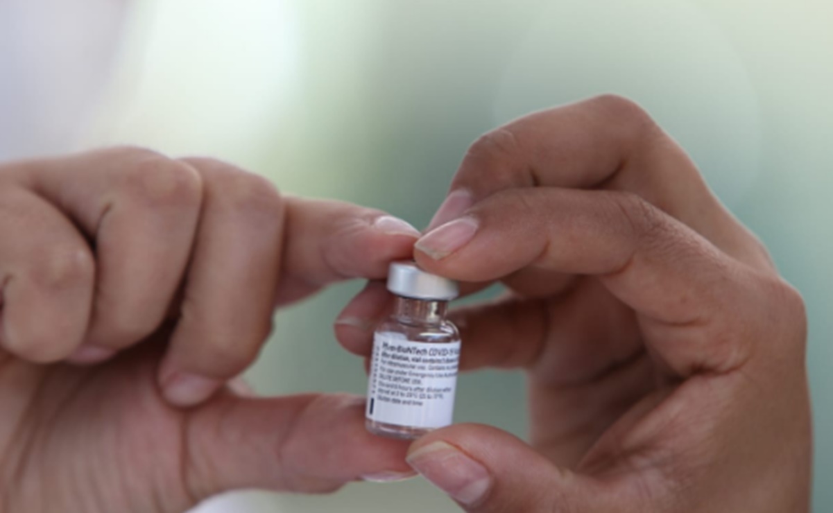 Sancionarán a director de hospital que usó influencias para vacunar a su familia en Edomex
