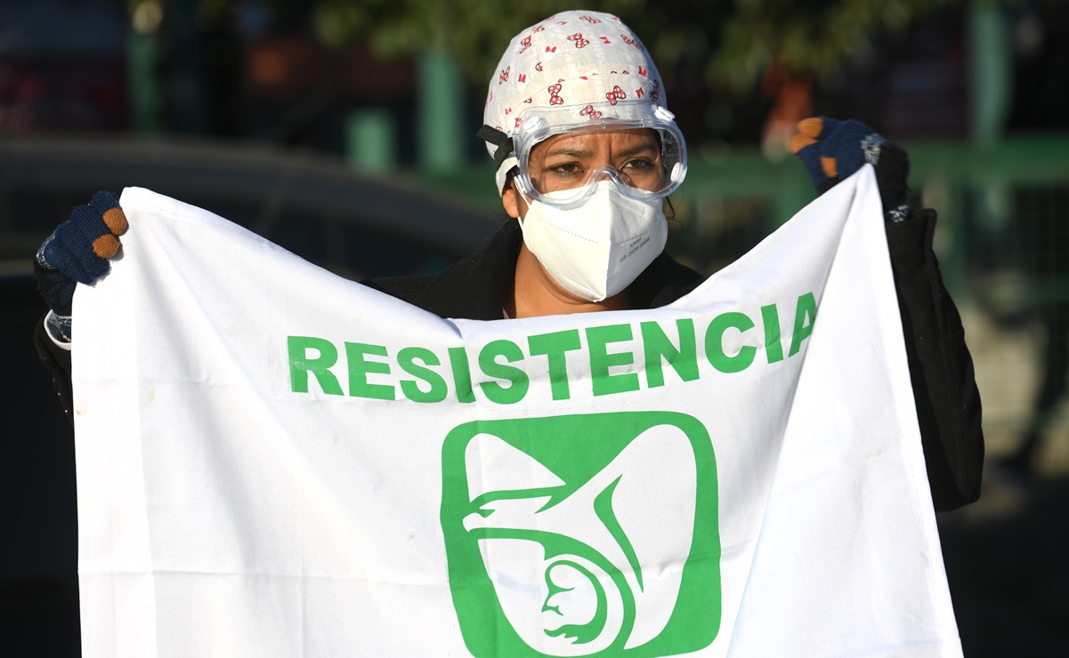 Protestan médicos del IMSS por las vacunas Covid