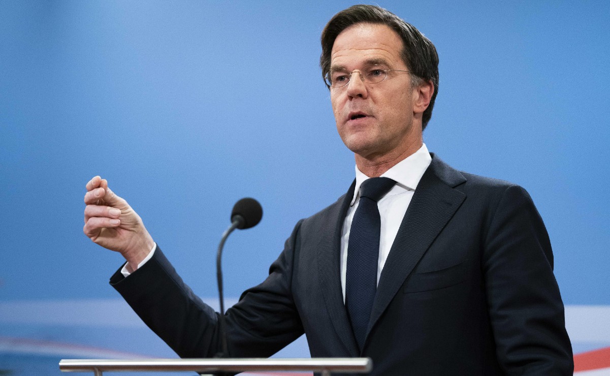 El primer ministro holandés Mark Rutte anuncia su dimisión
