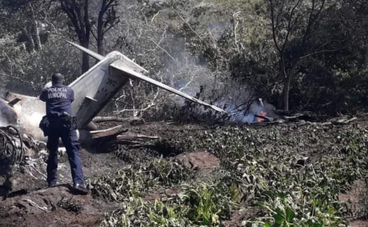 Confirma Sedena seis muertos tras desplome de aeronave de la Fuerza Aérea Mexicana en Veracruz
