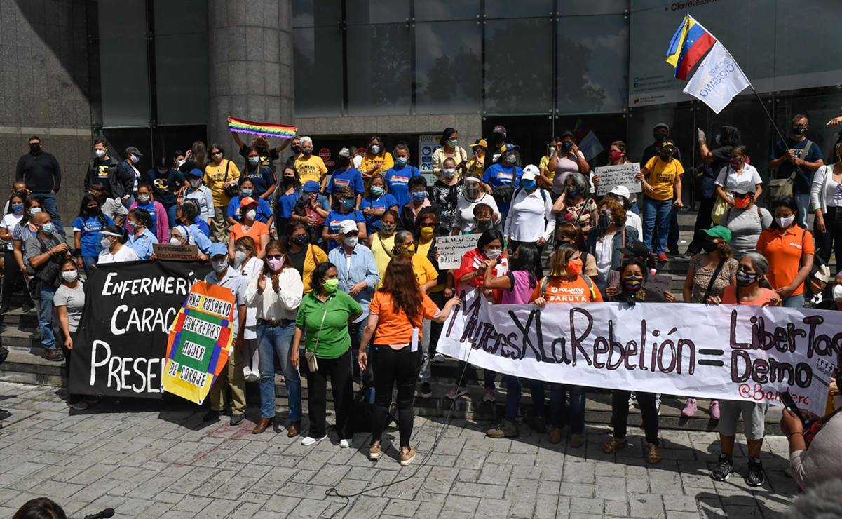 Activistas opositores al gobierno de Nicol&aacute;s Maduro, protestaron en el marco del D&iacute;a Internacional de la Mujer por mejorar los derechos de la mujer en Venezuela