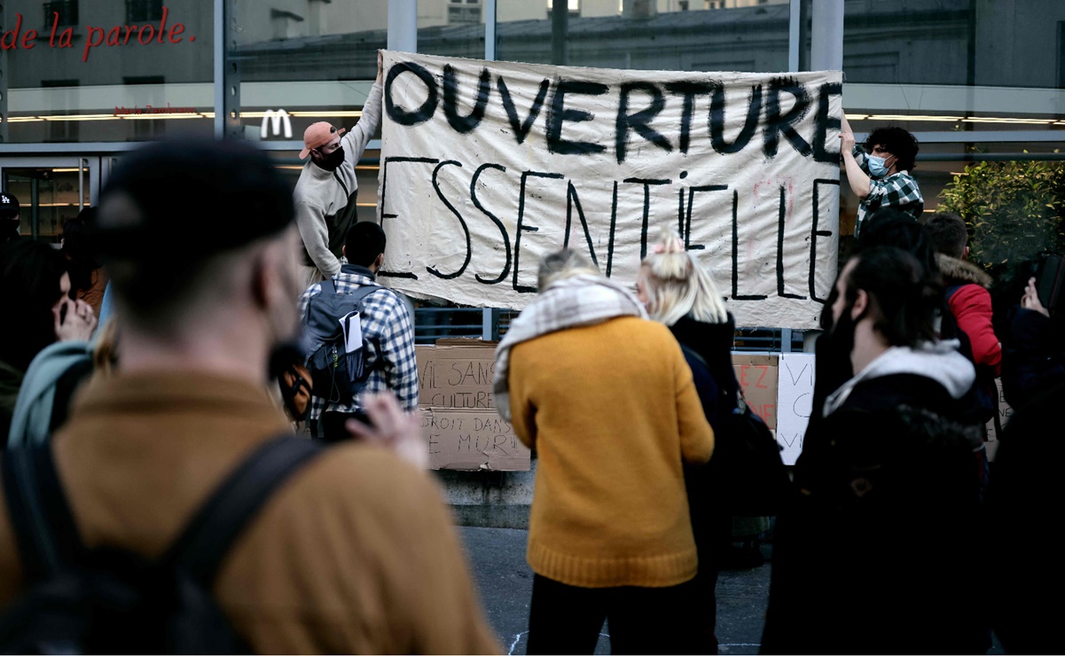 Toman teatros en Francia para protestar contra restricciones por Covid-19