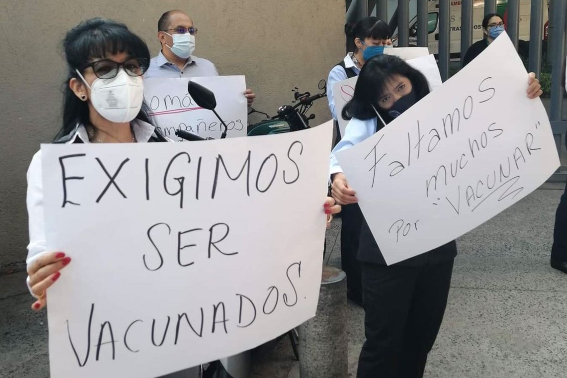 Personal del Hospital de Nutrición en Tlalpan denuncia en protesta que no han sido vacunados contra Covid 