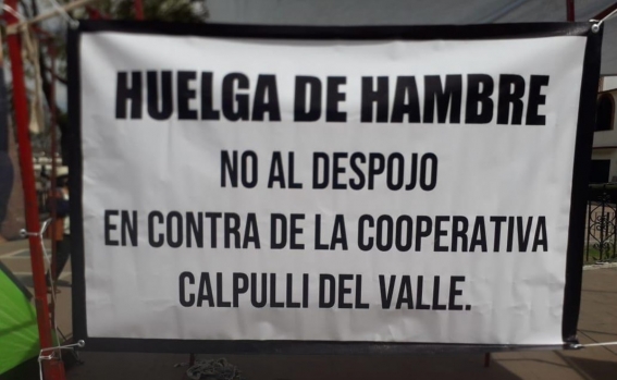 Ana Laura Jácome se declaró en huelga de hambre en las puertas del palacio municipal de Naucalpan