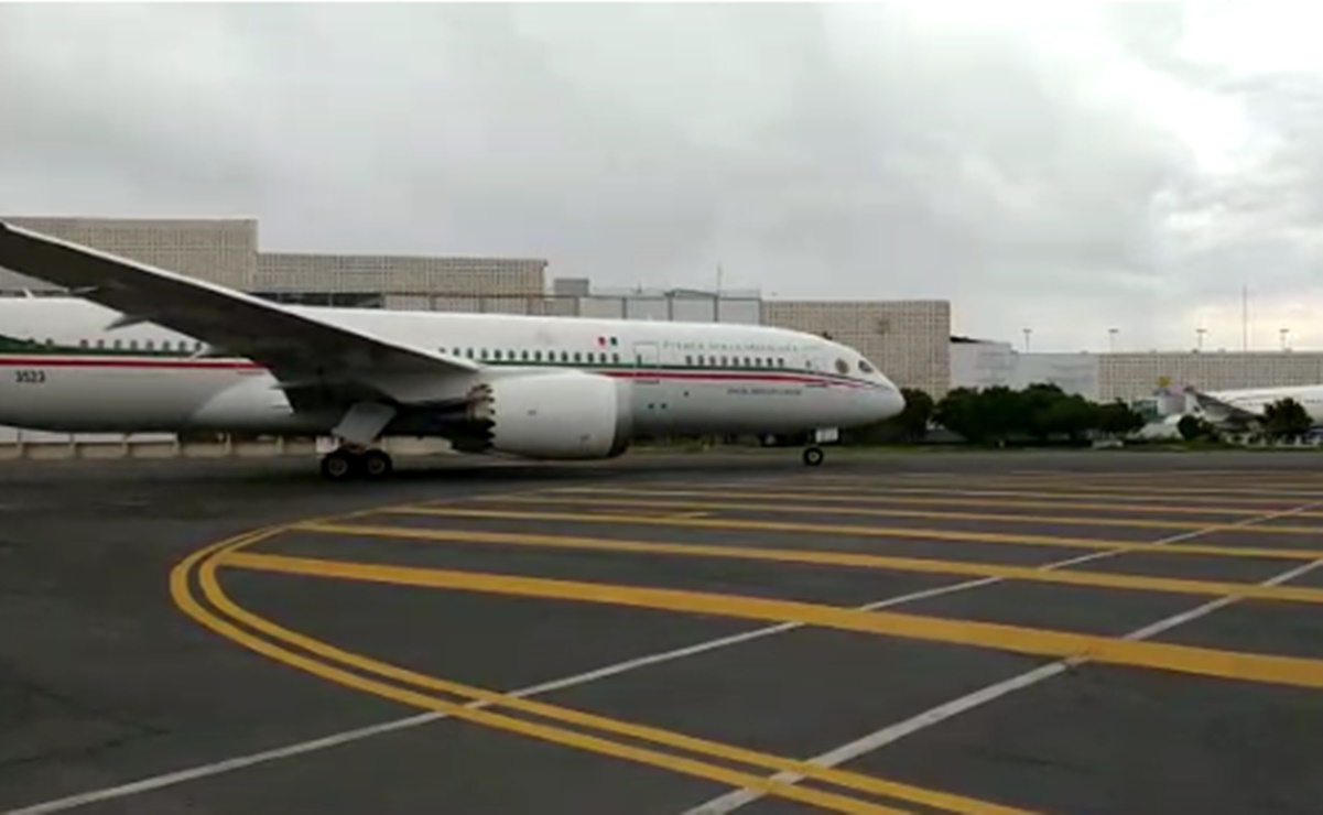 Cargado de instrumentos deportivos, avión presidencial despega hacia Japón