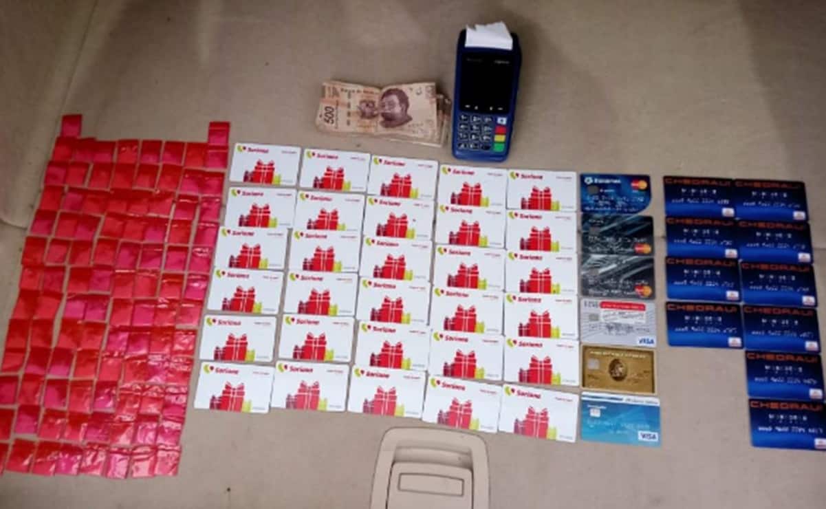 Detienen a 2 hombres con 47 tarjetas clonadas y cocaína en la colonia Morelos