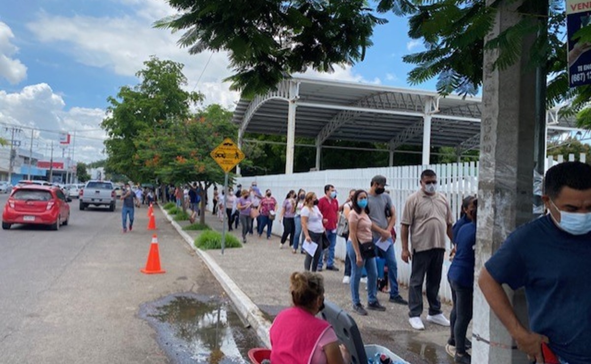Se forman grandes filas durante aplicación de segunda dosis de la vacuna antiCovid en Sinaloa