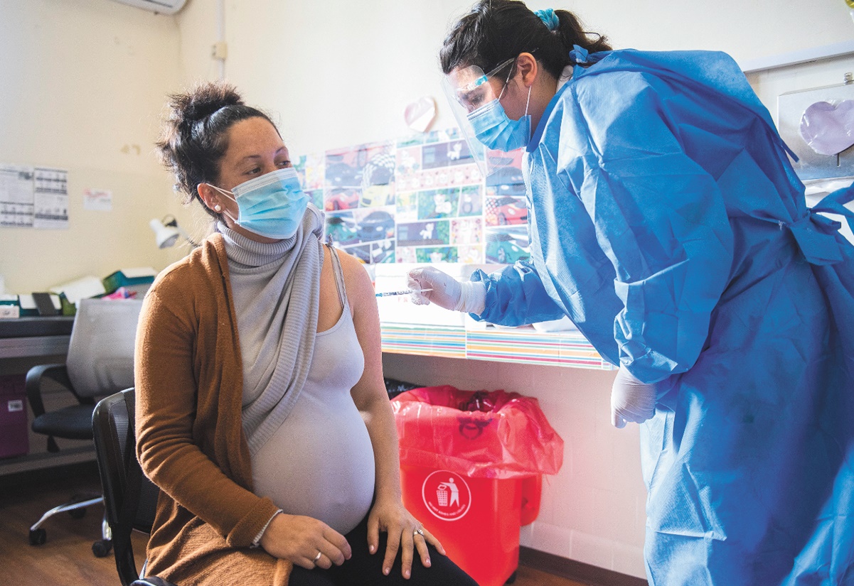 Vacunas antiCovid en embarazadas deben administrarse luego del primer trimestre, recomienda la OPS