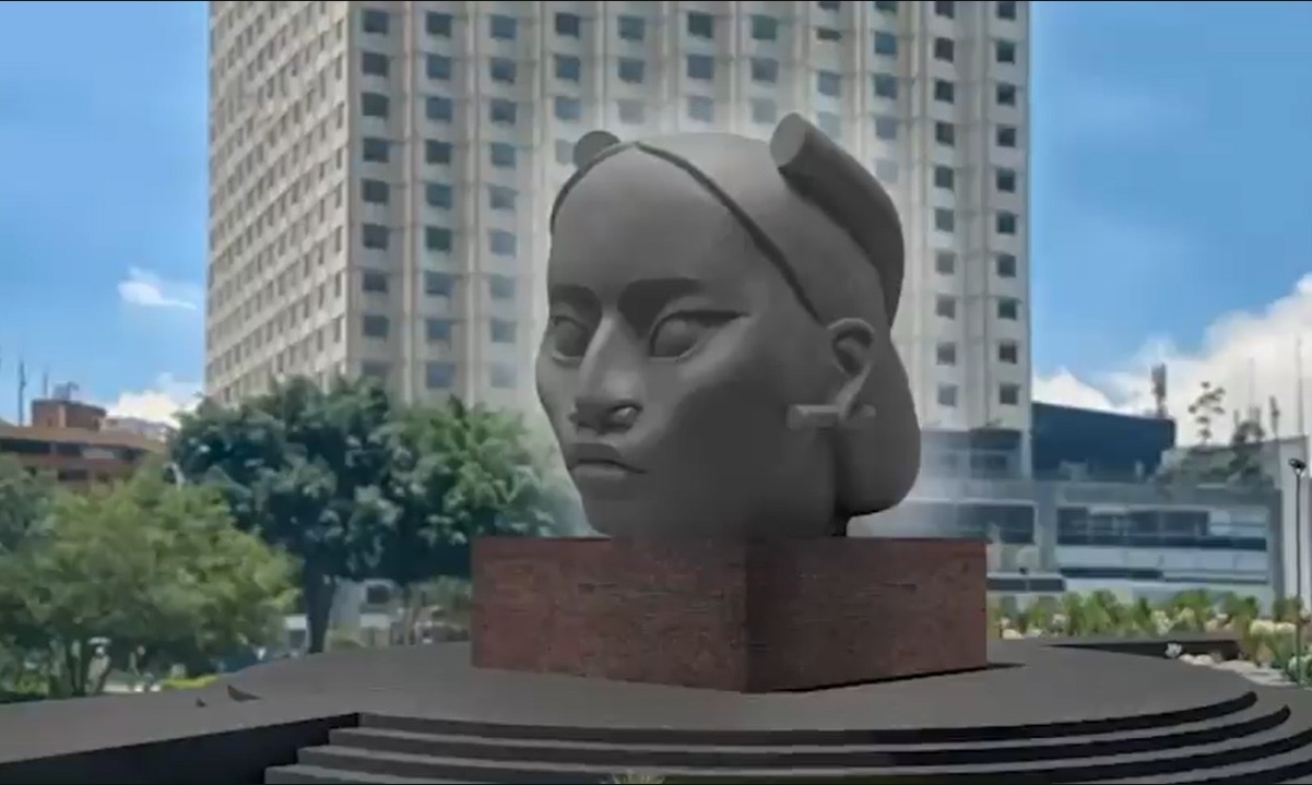 Muestra Pedro Reyes detalles de "Tlali", la escultura que sustituirá al Colón, pero bajan el video
