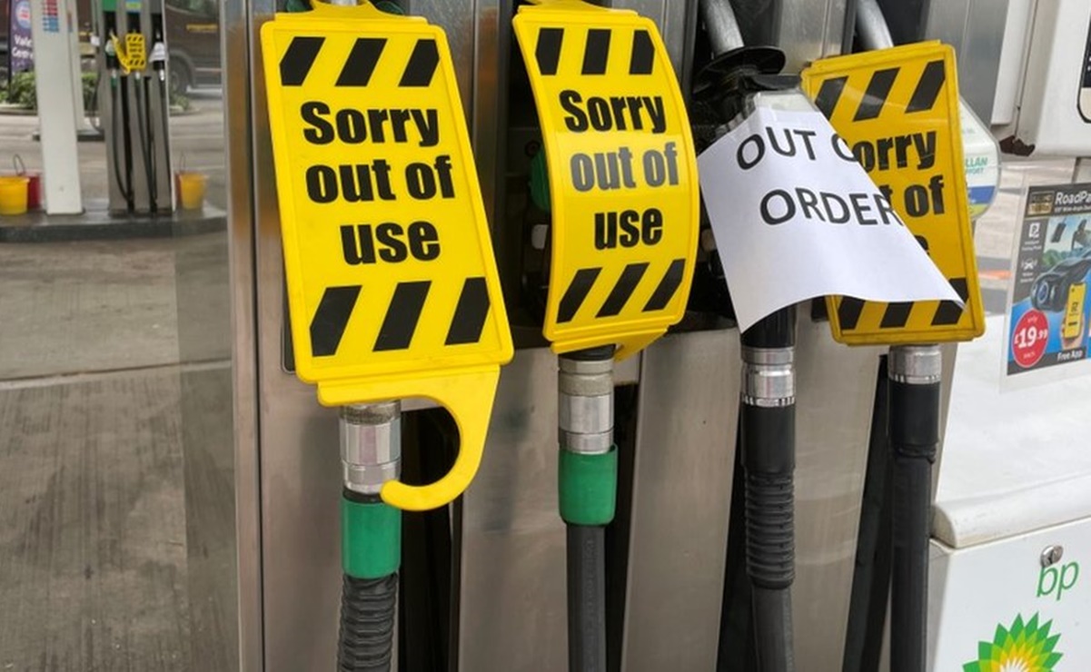 Cierre de gasolineras en Reino Unido desata temor por desabasto de combustible