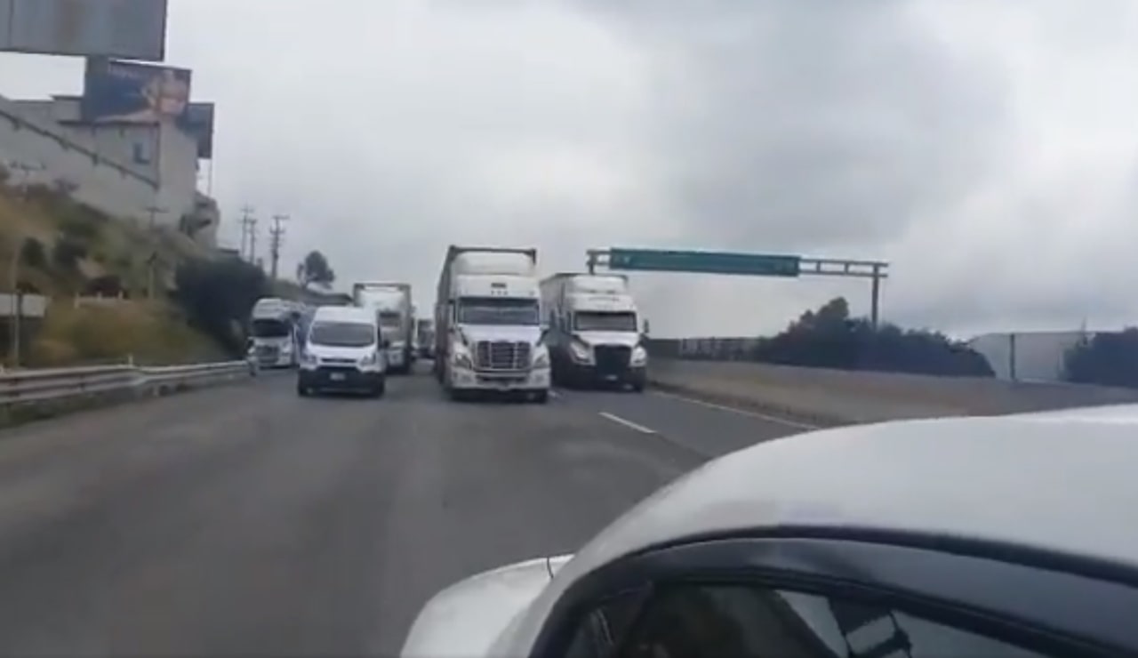 México-Querétaro. Reabren la circulación de autopista tras controlar fuga de gas en ducto de Pemex