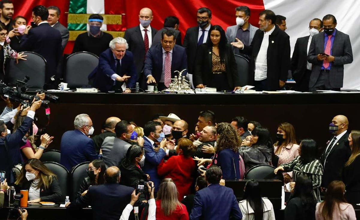 Miscelánea Fiscal 2022. Tras trifulca en San Lázaro, diputados reanudan  sesión; restan 113 oradores