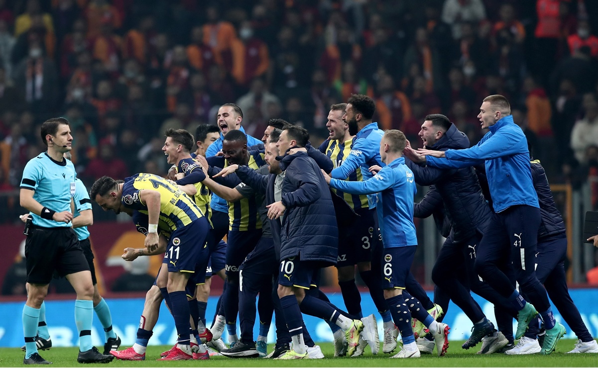Aficionado del Fenerbahce fallece por un problema cardíaco tras festejar un gol