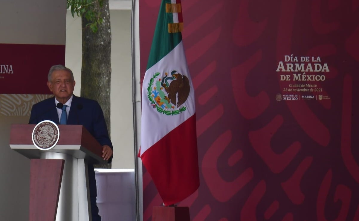 El presidente López Obrador durante la conmemoración del Día de la Armada de México