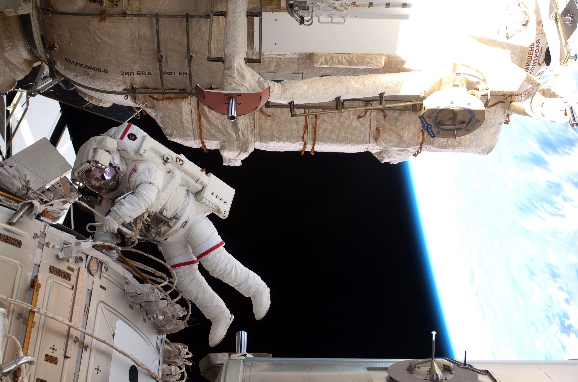 La NASA suspende caminata espacial por riesgo de escombros, inculpa a Rusia