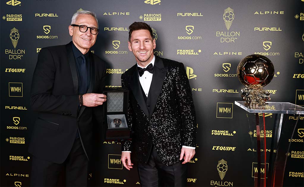 Lionel Messi recibe la edición especial de Purnell Escape Ballon d’Or