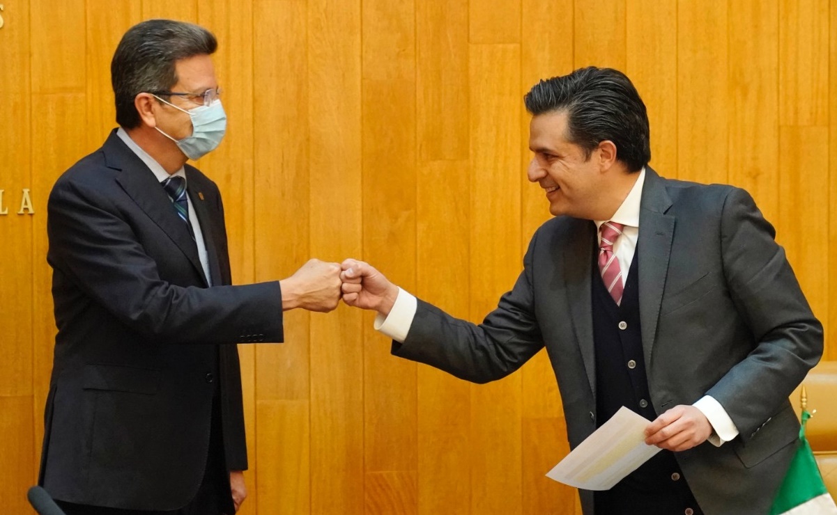 El director del IMSS, Zoé Robledo dio posesión a Víctor Hugo Borja como nuevo director de la Unidad de Educación e Investigación