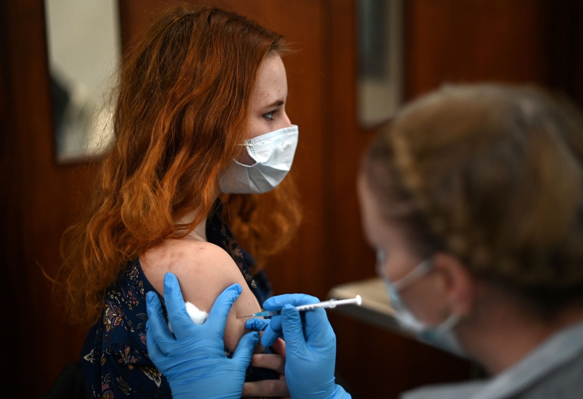 Nueva vacuna de Pfizer contra ómicron sería aplicada hasta marzo del 2022