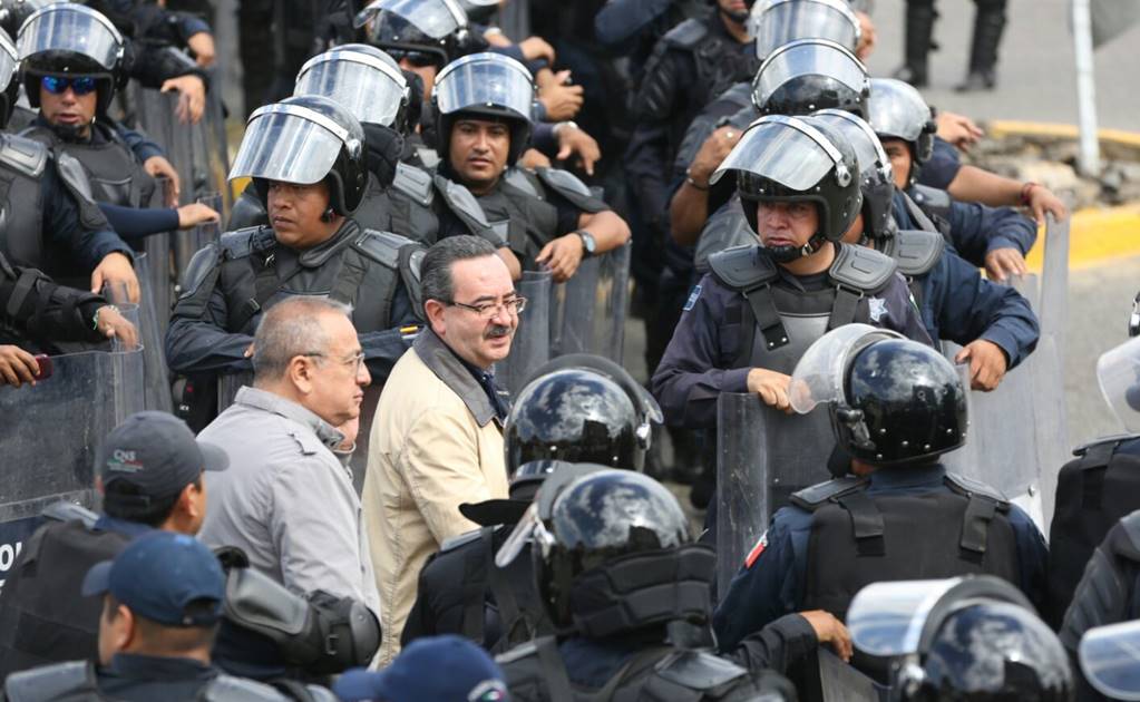 Tras 11 días incomunicados, comuneros bloquean carretera Transístmica en Oaxaca