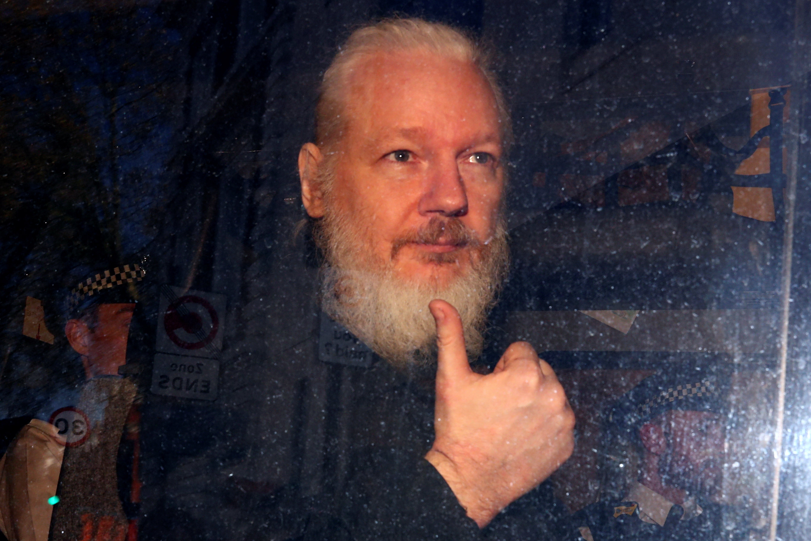 ¿Y el asilo político a Julian Assange?