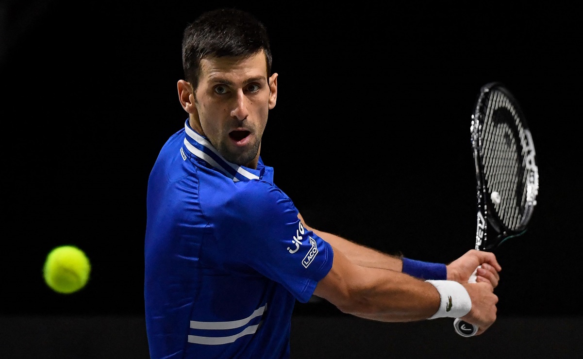 Novak Djokovic se retira de la Copa ATP; es duda para el Abierto de Australia
