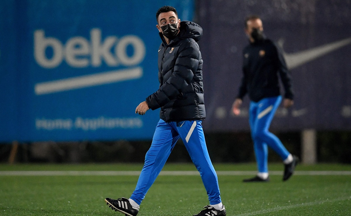 Xavi explota por 18 bajas del Barcelona; pide suspender su siguiente partido