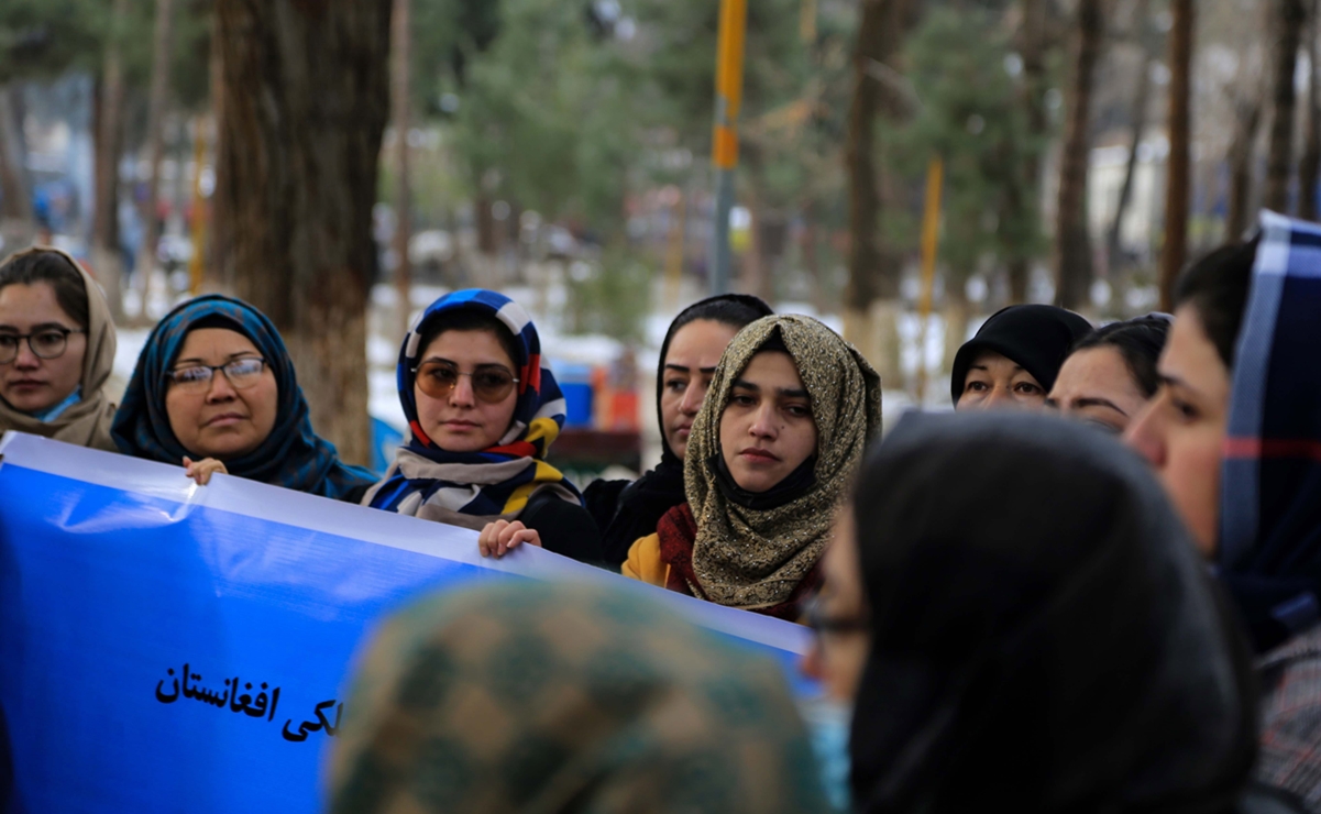 Talibanes dispersan con gas pimienta a mujeres en protesta en Afganistán