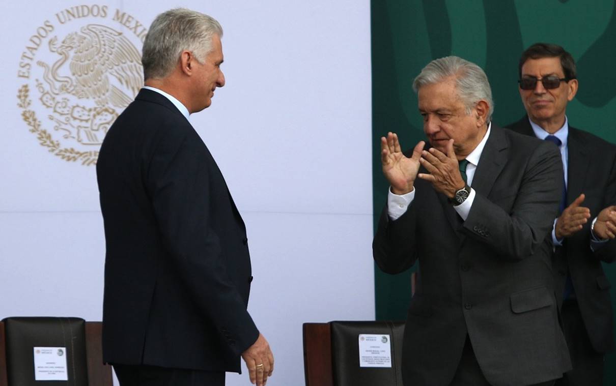 Amlo.  “It is always a pleasure to receive brothers from the Great Homeland,” says Dias-Colonel