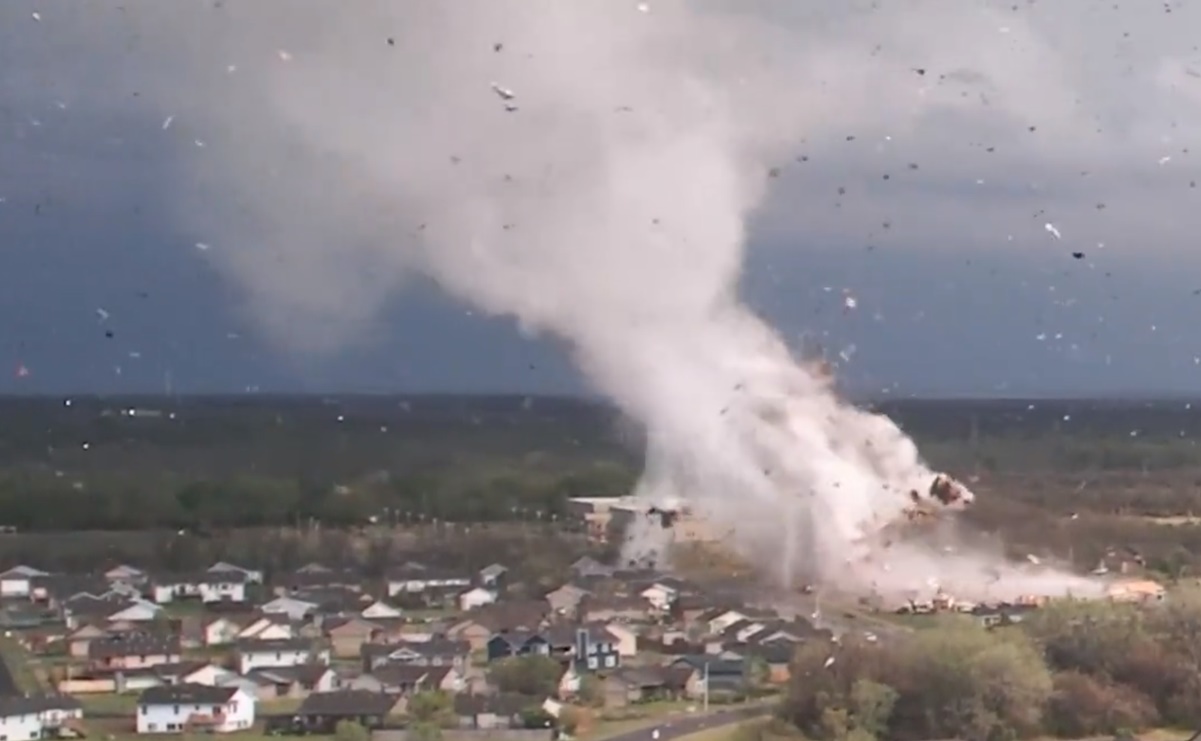 wideo.  Tak wygląda tornado złapane z drona