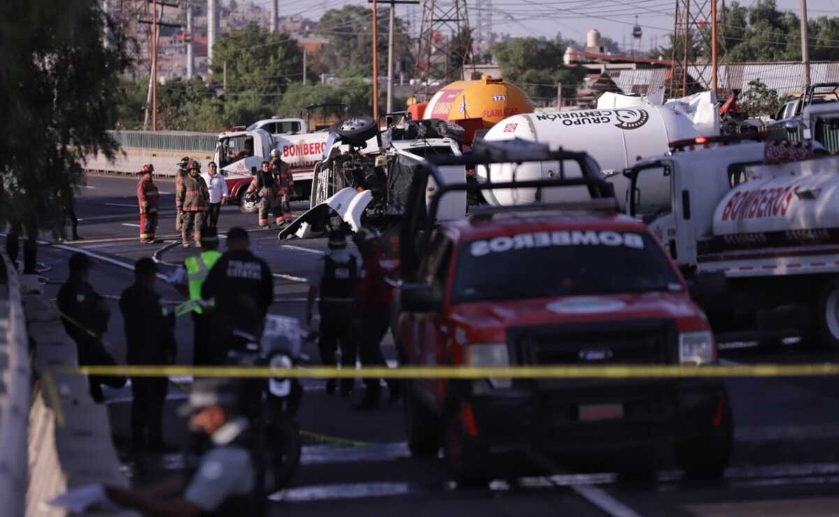 Vuelca pipa de Gas LP en carretera México-Pachuca; hay cierre de vialidades en ambos sentidos