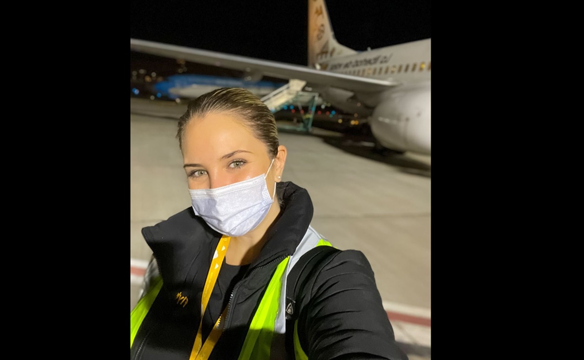 The airline discriminates against the flight attendant because of her weight;  Get a job at Flybondi