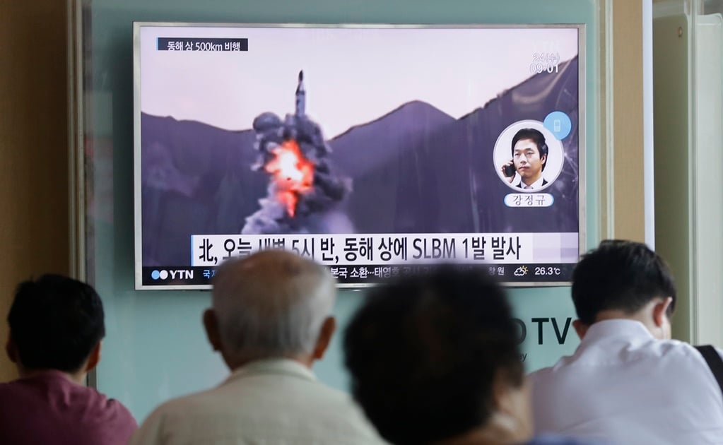 “Korea Utara menyerang kita!”  ;  Rudal balistik Korea Selatan gagal, meledak, menyebabkan kepanikan