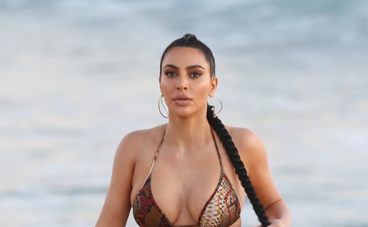 Kim Kardashian y el bikini metálico con el que lució su figura 'irreal'