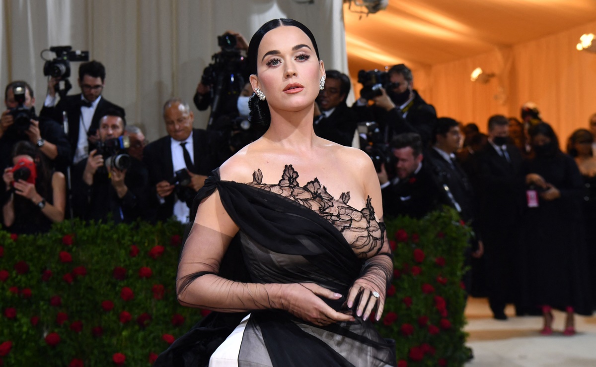 Katy Perry conquista con un minivestido de corsé al estilo Madonna