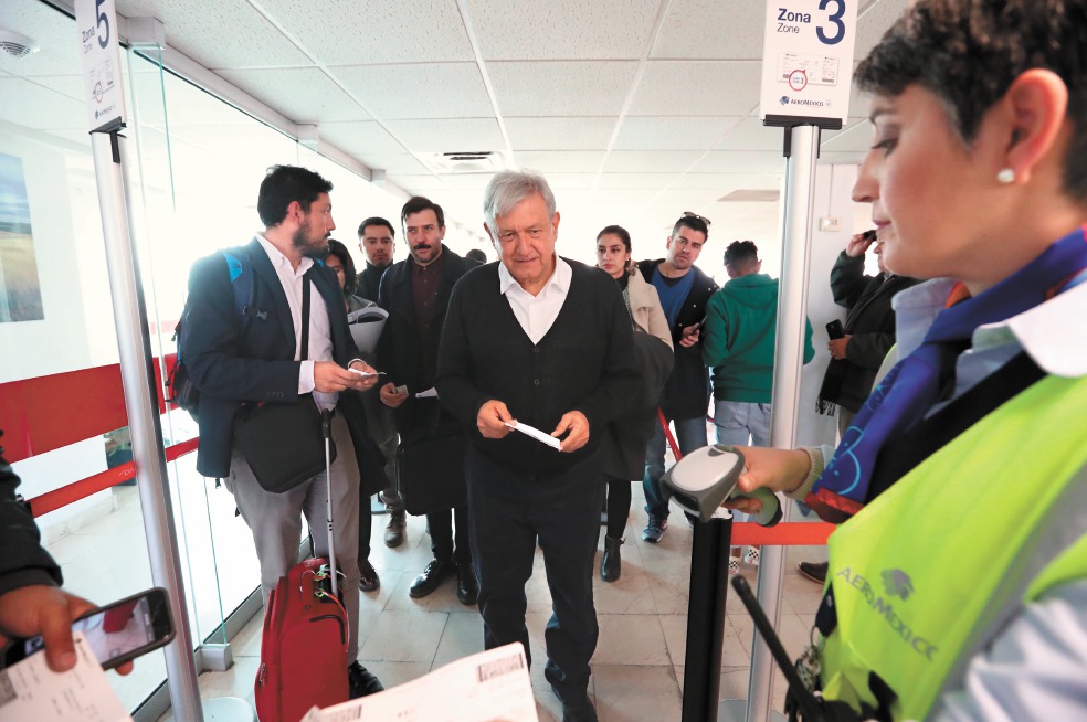 El presidente de México, Andrés Manuel López Obrador, ha viajado en vuelos comerciales, puesto que puso a la venta el avión presidencial, TP01 José María Morelos y Pavón. Foto: ARCHIVO EL UNIVERSAL
