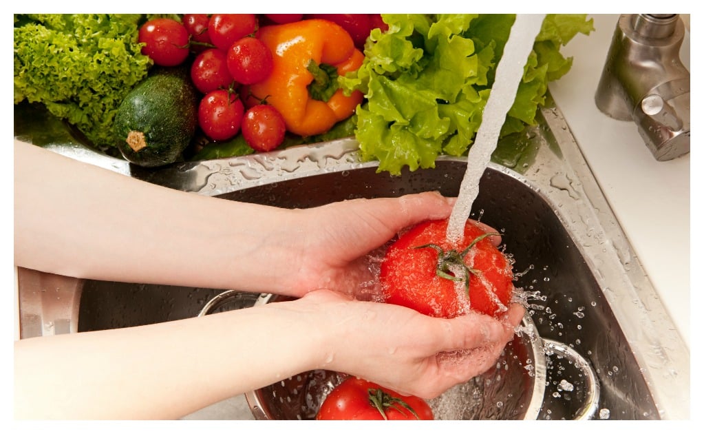 Sabes como lavar correctamente las frutas y vegetales?