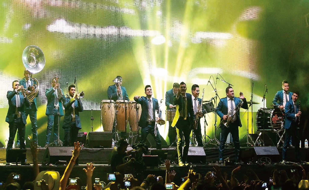 Mexican band El Recodo to give one-of-a-kind drive-in concert in the U.S.