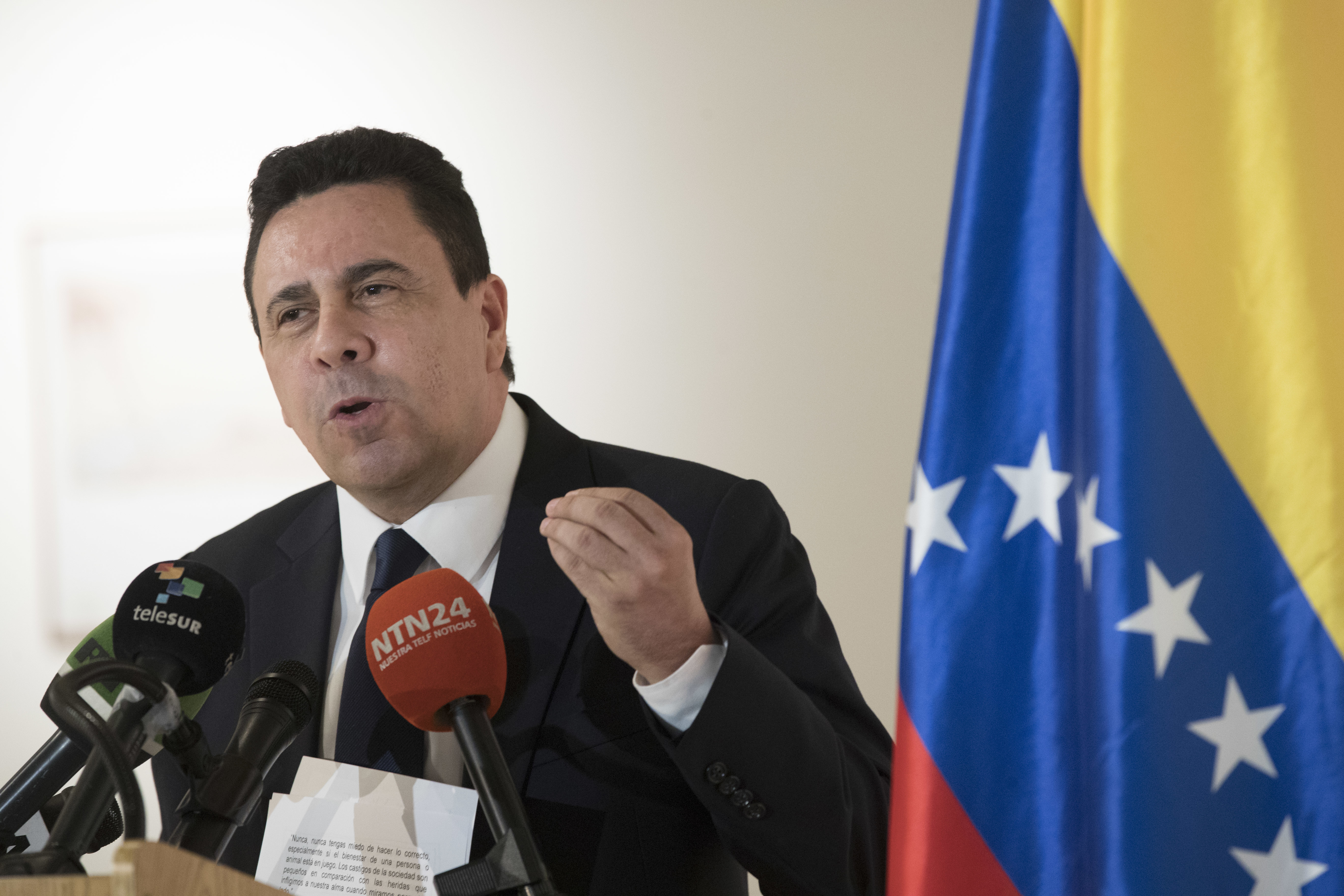 Venezuela rechaza "excusas" de México y Colombia sobre presunto plan con la CIA