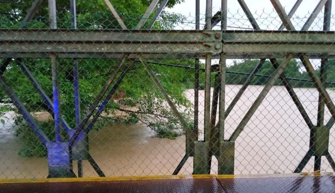 Reportan inundaciones en dos municipios del sur de Veracruz 