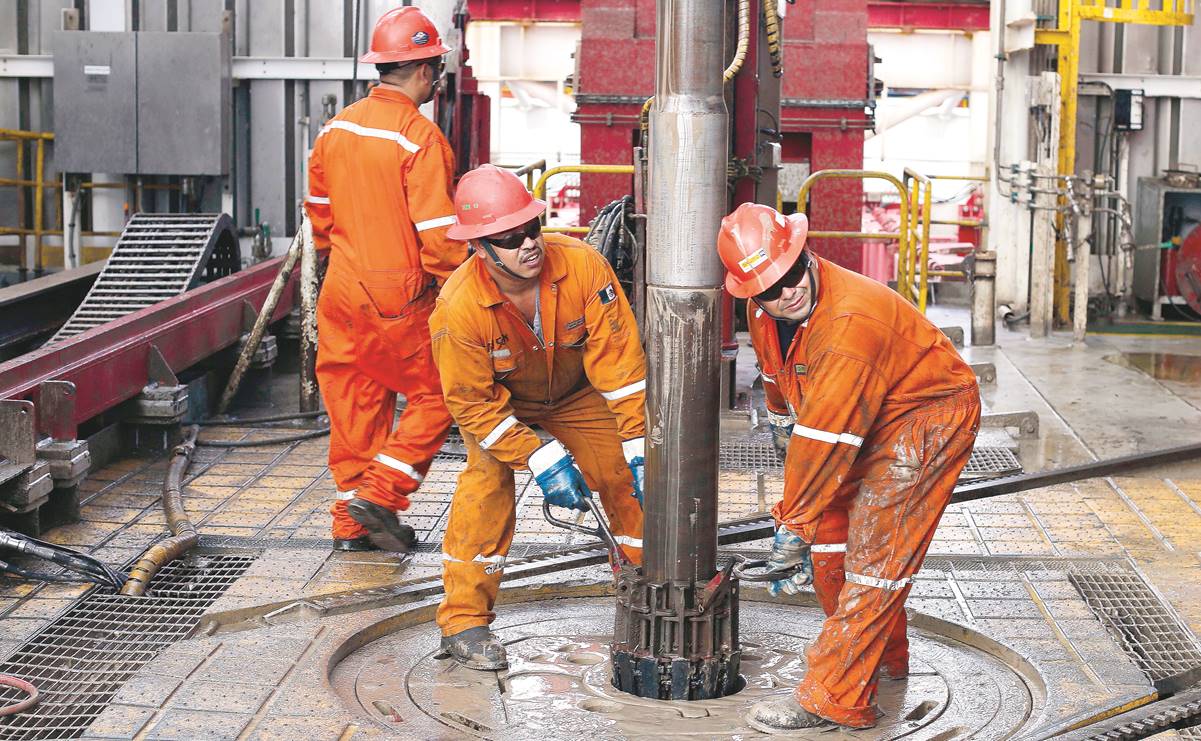 Producción de petróleo crudo de Pemex y socios cae durante octubre 1.2%