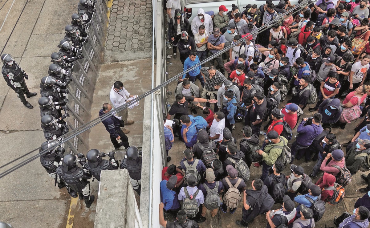 Detienen a 400 migrantes en Coatzacoalcos