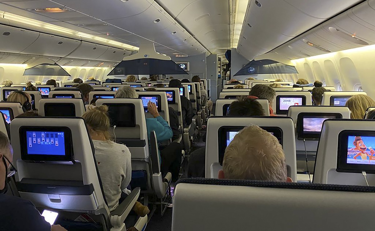 Periodista de un vuelo sudafricano queda varada en Ámsterdam por variante Omicron