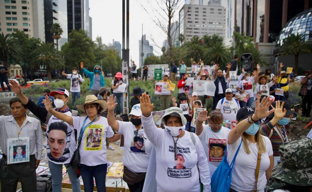 Marchan sobre Reforma familiares de desaparecidos; exigen a la FGR Banco Nacional de Datos Forenses