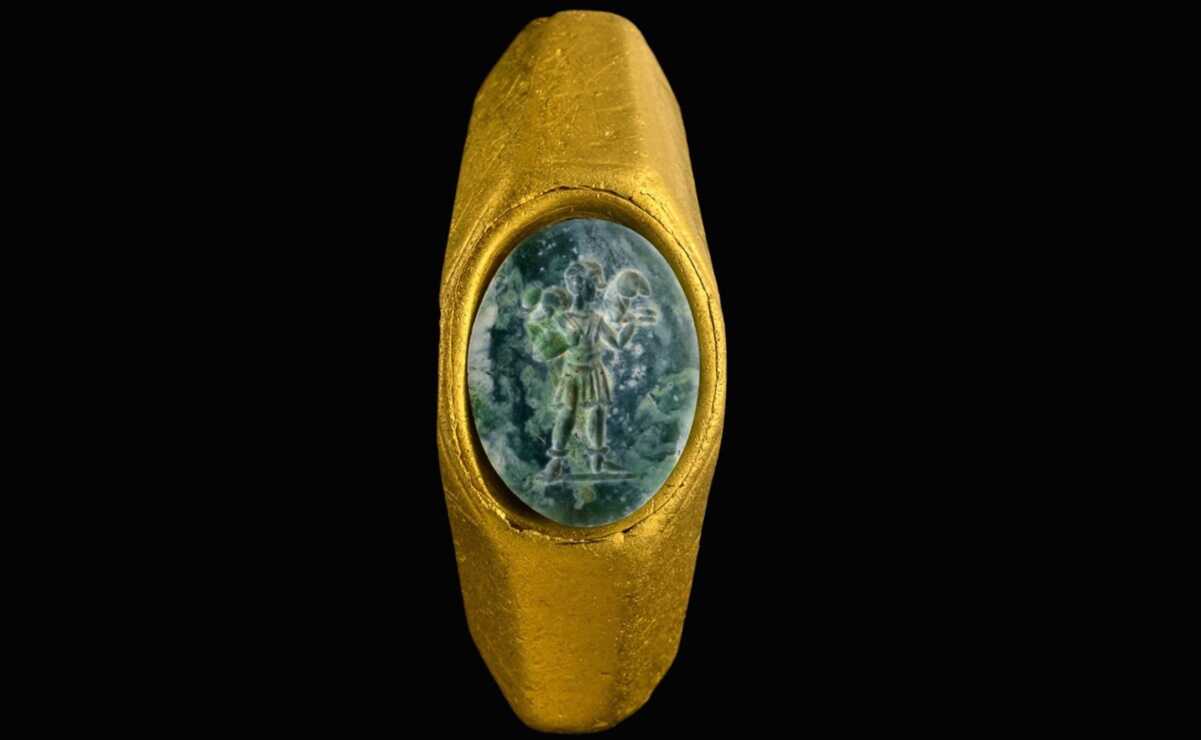 Hallan anillo de oro de la &eacute;poca del Imperio romano