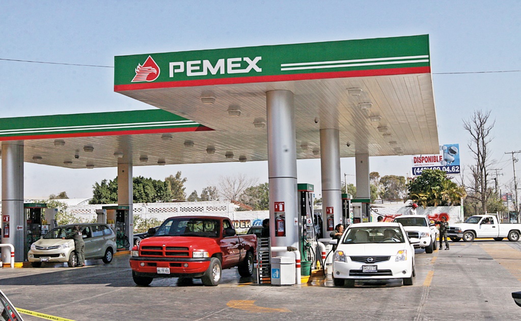 Militares operan 892 pipas de combustible de Pemex