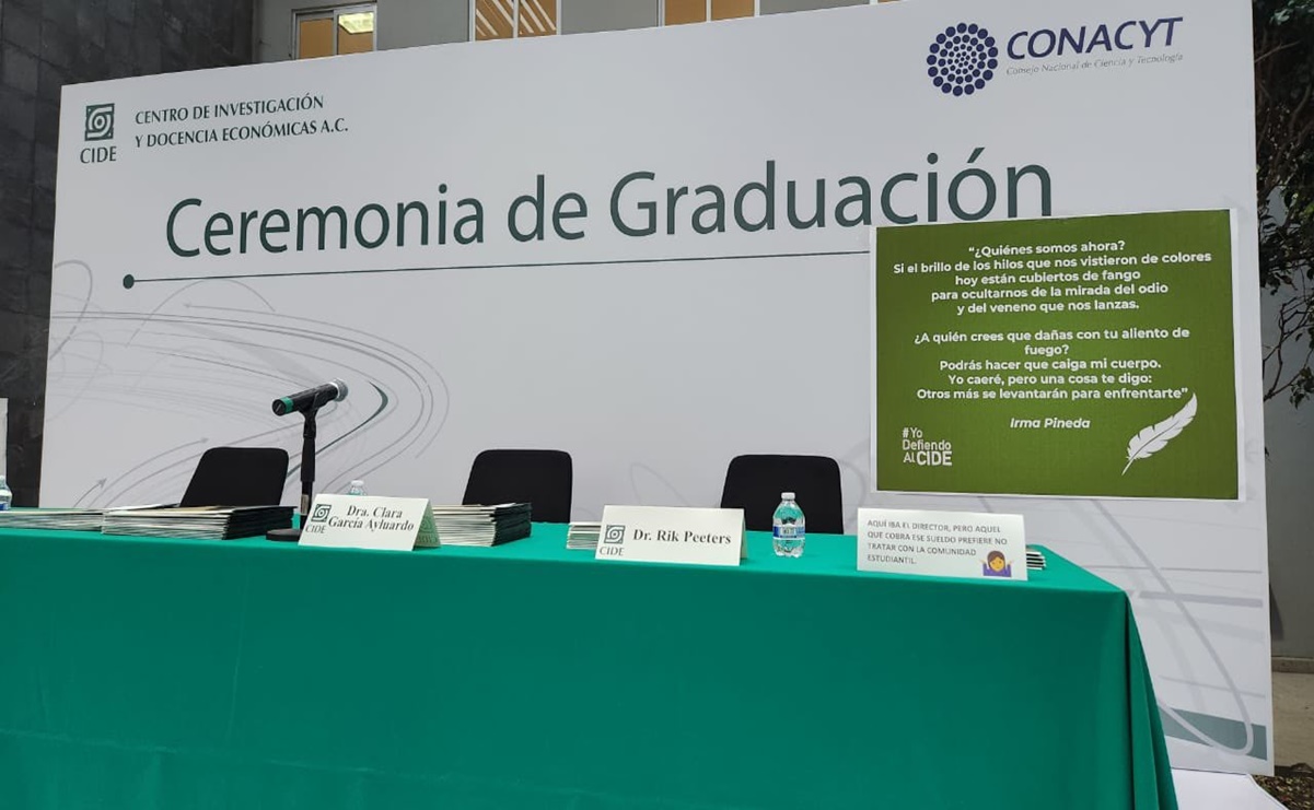 CIDE: Romero Tellaeche no se presenta a ceremonia de graduaci&oacute;n y alumnos&nbsp;de posgrado&nbsp;protestan&nbsp;