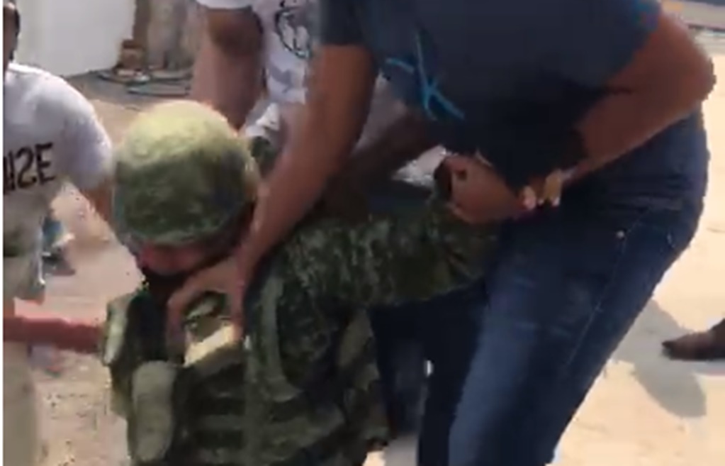 militares desarmados en La Huacana