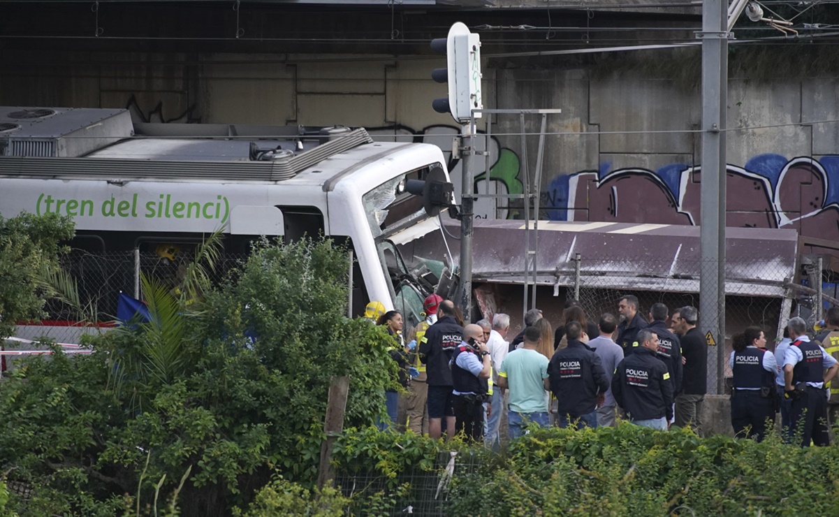 Choque de trenes en Espa&ntilde;a deja un muerto y casi un centenar de heridos