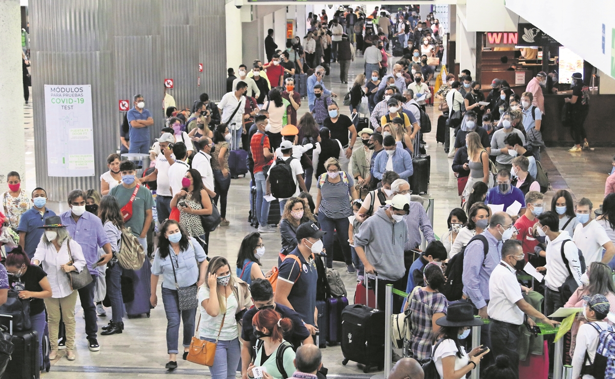 aeropuerto cdmx - El Buki desata bromas por su recomendación para Semana Santa