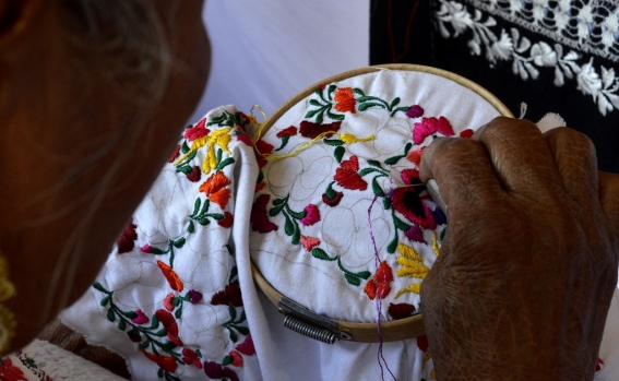 Mexican artisans preserve traditional embroidery techniques
